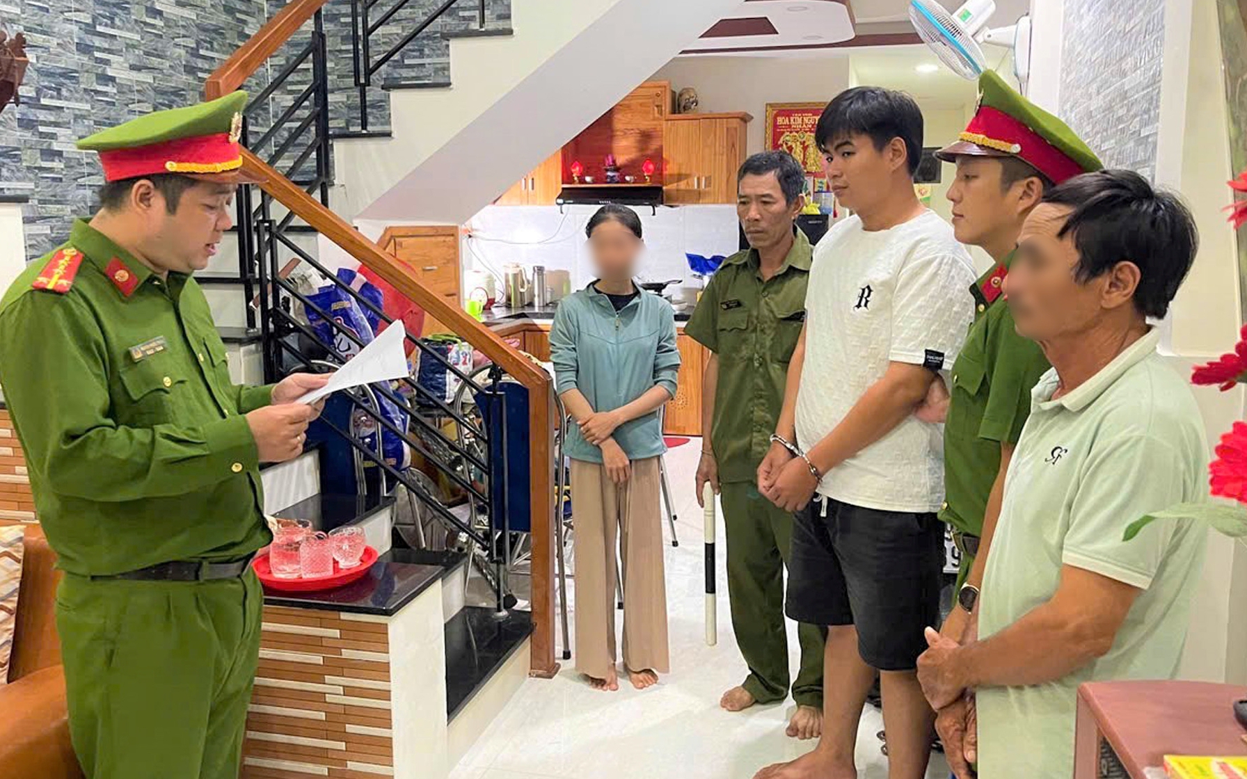 Tổ chức tội phạm chiếm đoạt 7.500 tỷ của 3.000 phụ nữ đơn th&acirc;n bằng kịch bản 'về chung một nh&agrave;' - Ảnh 5.