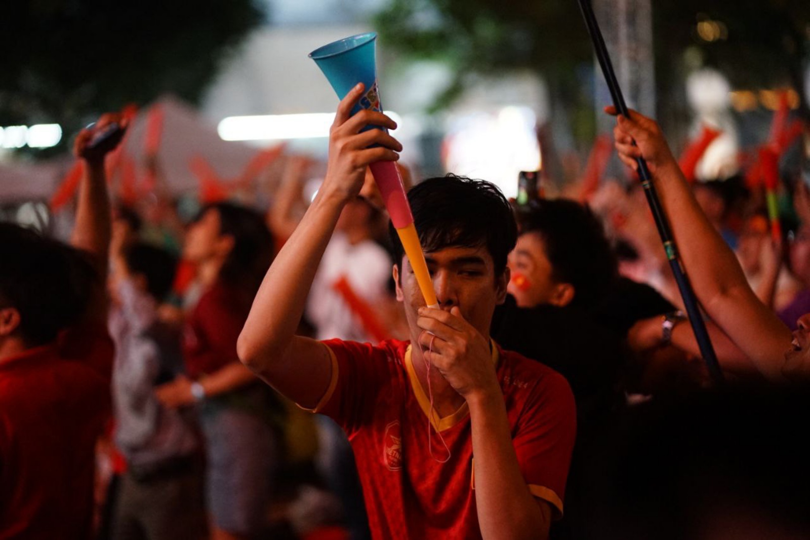 Cảnh tượng lâu rồi mới thấy trên phố đi bộ Nguyễn Huệ!- Ảnh 12. Cảnh tượng lâu rồi mới thấy trên phố đi bộ Nguyễn Huệ!- Ảnh 12.