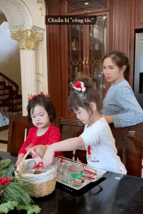 Ph&uacute; b&agrave; sống trong dinh thự triệu đ&ocirc; bắt đầu trang tr&iacute; Noel, nhưng c&aacute;ch c&ocirc; dạy con mới khiến mọi người nể phục- Ảnh 8.