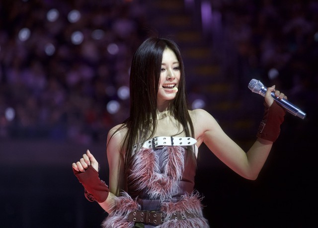 Mất 10 năm mới thấy mỹ nh&acirc;n đẹp nhất thế giới tỏa s&aacute;ng hơn bao giờ hết- Ảnh 4.