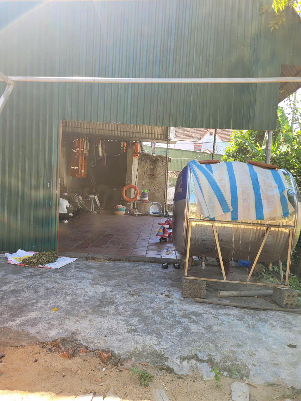 Chém bạn đồng niên vì bị chê chưa có vợ tại Hà Tĩnh - Ảnh 2. Chém bạn đồng niên vì bị chê chưa có vợ tại Hà Tĩnh - Ảnh 2.