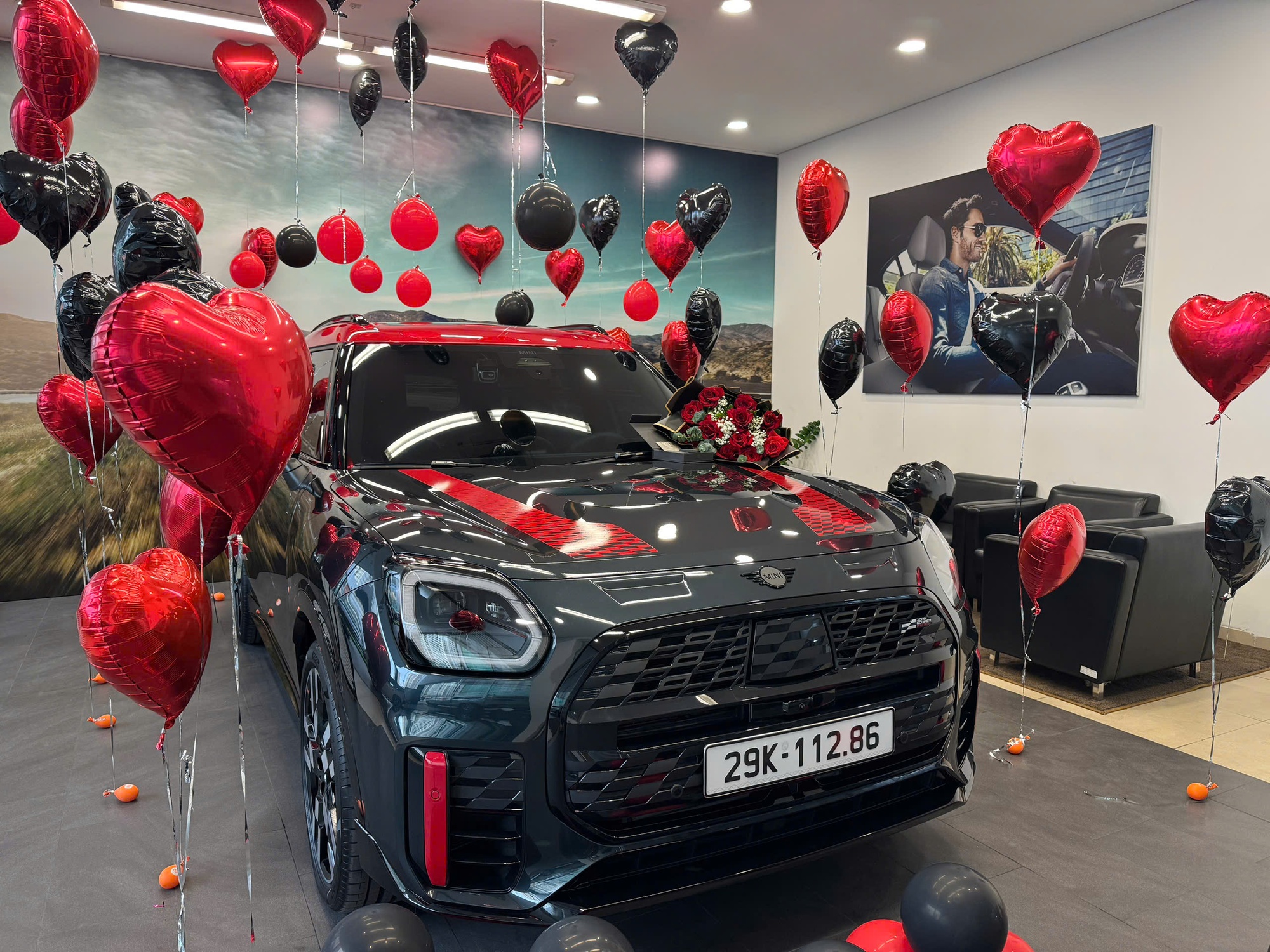 8 ‘xe chơi’ về Việt Nam 2025: Không phải siêu xe nhưng đắt, kén khách nhưng khó làm ngơ- Ảnh 13. 8 ‘xe chơi’ về Việt Nam 2025: Không phải siêu xe nhưng đắt, kén khách nhưng khó làm ngơ- Ảnh 13.