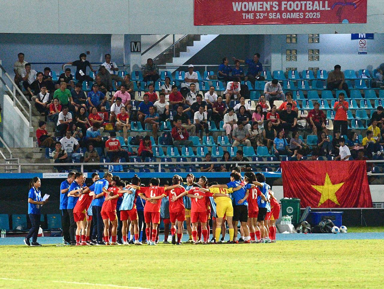 Đêm SEA Games đầy uất ức của Bích Thuỳ: Mất trắng bàn thắng, phản ứng gắt vì bị thay ra, rơi nước mắt bất lực- Ảnh 23. Đêm SEA Games đầy uất ức của Bích Thuỳ: Mất trắng bàn thắng, phản ứng gắt vì bị thay ra, rơi nước mắt bất lực- Ảnh 23.