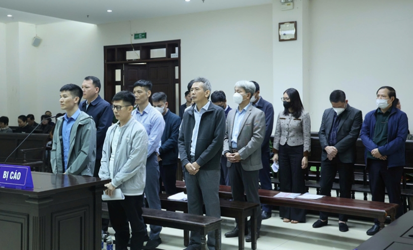 Cảnh s&aacute;t dẫn giải Chủ tịch Tập đo&agrave;n Thuận An đến phi&ecirc;n t&ograve;a ph&uacute;c thẩm - Ảnh 5.