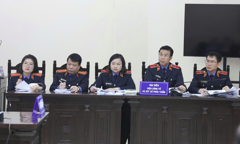 Cảnh s&aacute;t dẫn giải Chủ tịch Tập đo&agrave;n Thuận An đến phi&ecirc;n t&ograve;a ph&uacute;c thẩm - Ảnh 6.