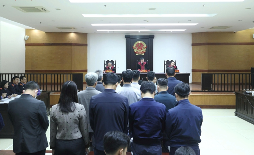 Cảnh s&aacute;t dẫn giải Chủ tịch Tập đo&agrave;n Thuận An đến phi&ecirc;n t&ograve;a ph&uacute;c thẩm - Ảnh 7.