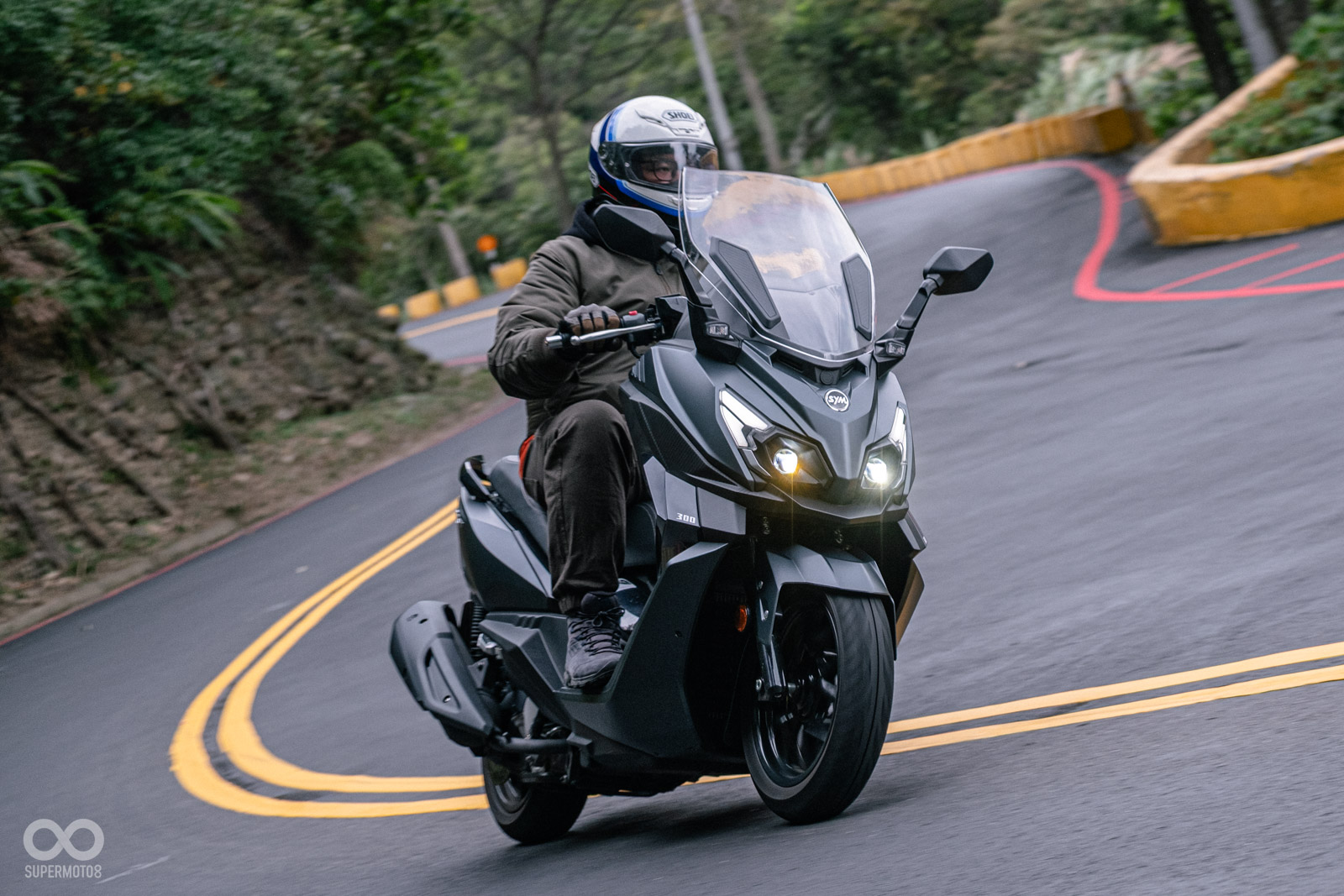 SYM ra mắt tay ga phân khối lớn; Gần 2.100 ô tô nhập khẩu cập cảng TP.HCM - Ảnh 1.