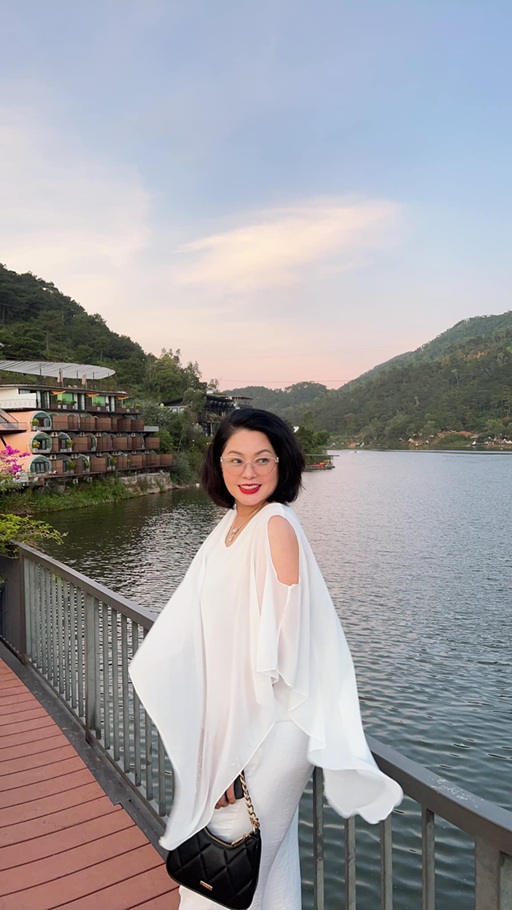 Nữ diễn viên 50 tuổi vẫn bị mẹ giục kết hôn, chỉ mong có bạn trai thấu hiểu, không cần giàu - Ảnh 2. Nữ diễn viên 50 tuổi vẫn bị mẹ giục kết hôn, chỉ mong có bạn trai thấu hiểu, không cần giàu - Ảnh 2.