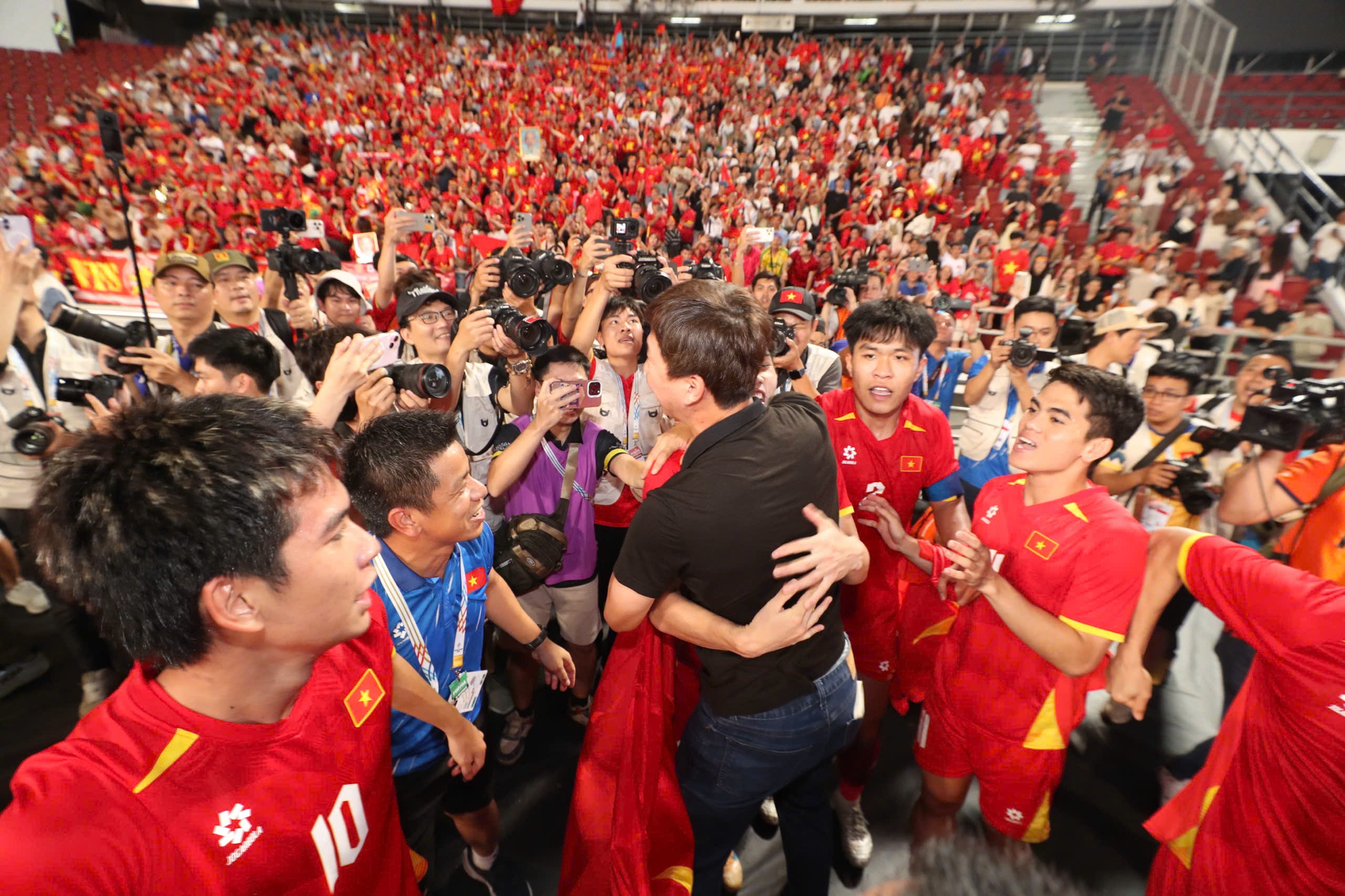 Cầu thủ Thái Lan đổ gục trên sân, bàng hoàng không tin vào mắt mình sau trận thua sốc trước U22 Việt Nam - Ảnh 7. Cầu thủ Thái Lan đổ gục trên sân, bàng hoàng không tin vào mắt mình sau trận thua sốc trước U22 Việt Nam - Ảnh 7.