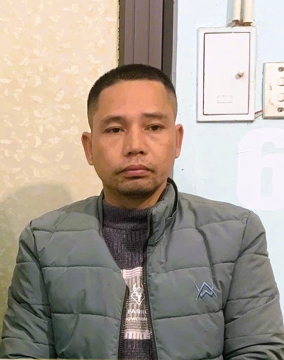 Bắt người đ&agrave;n &ocirc;ng từ H&agrave; Nội xuống Ninh B&igrave;nh ph&aacute; k&eacute;t sắt trộm tiền v&agrave;ng - Ảnh 1.