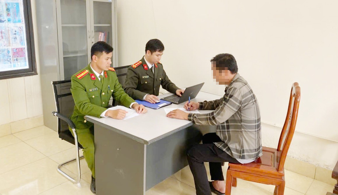 Xử phạt người đ&agrave;n &ocirc;ng b&igrave;nh luận x&uacute;c phạm lực lượng C&ocirc;ng an tr&ecirc;n mạng x&atilde; hội - Ảnh 1.