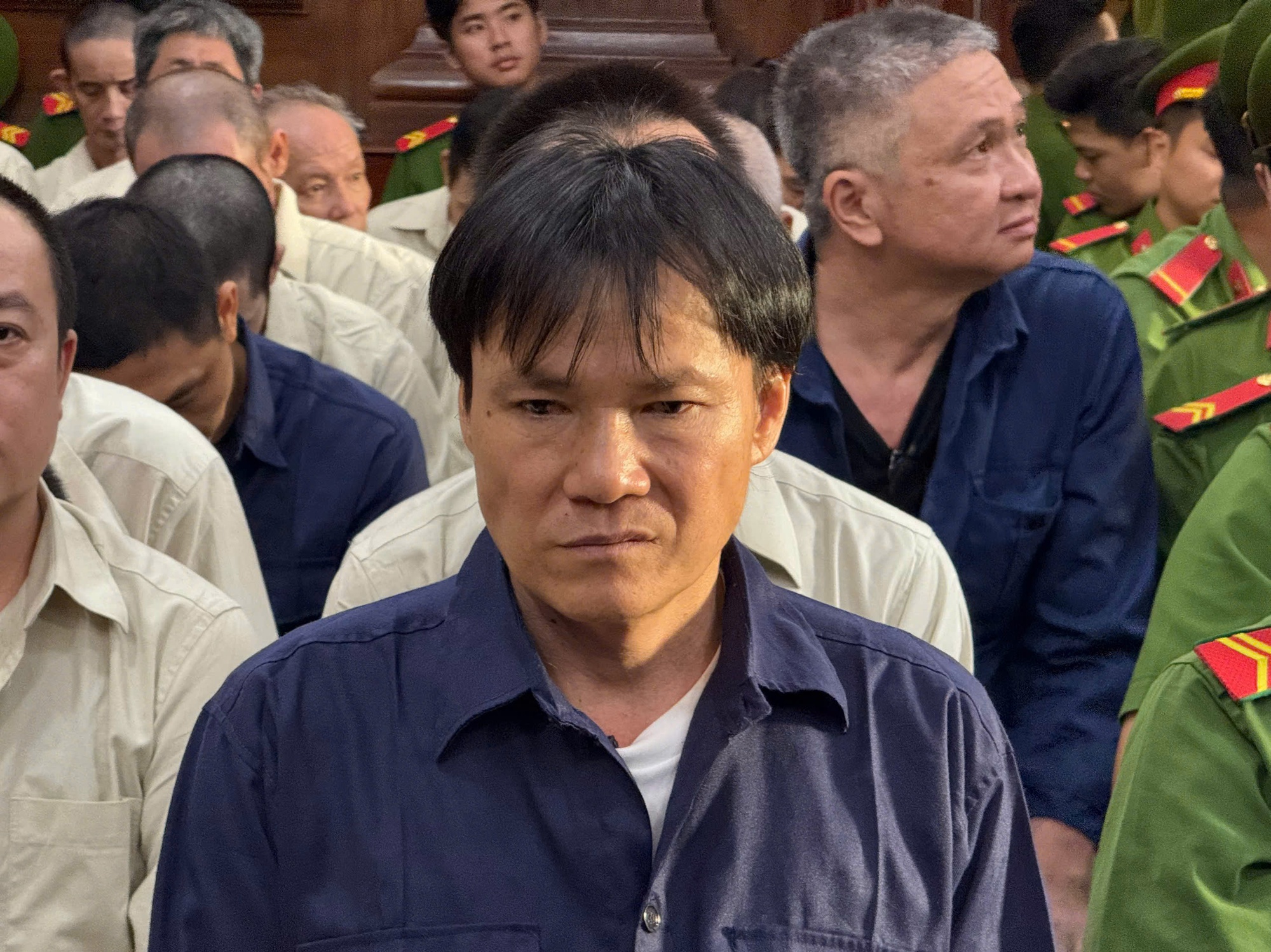 Đề nghị mức án nặng trong vụ buôn lậu xăng dầu tại TPHCM - Ảnh 1. Đề nghị mức án nặng trong vụ buôn lậu xăng dầu tại TPHCM - Ảnh 1.