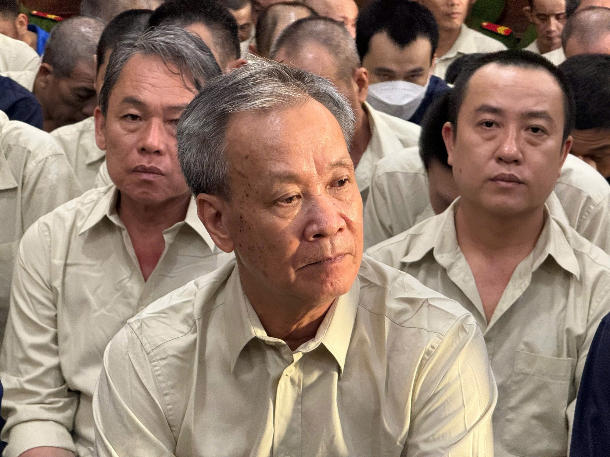 Đề nghị mức án nặng trong vụ buôn lậu xăng dầu tại TPHCM - Ảnh 2. Đề nghị mức án nặng trong vụ buôn lậu xăng dầu tại TPHCM - Ảnh 2.