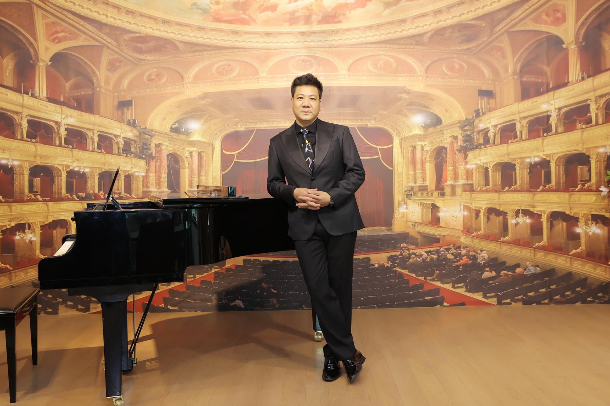 Nam NSND, giám đốc có học hàm Tiến sĩ: Tuổi 55 phong độ và hôn nhân khắc khẩu với vợ cũng là NSND - Ảnh 1.