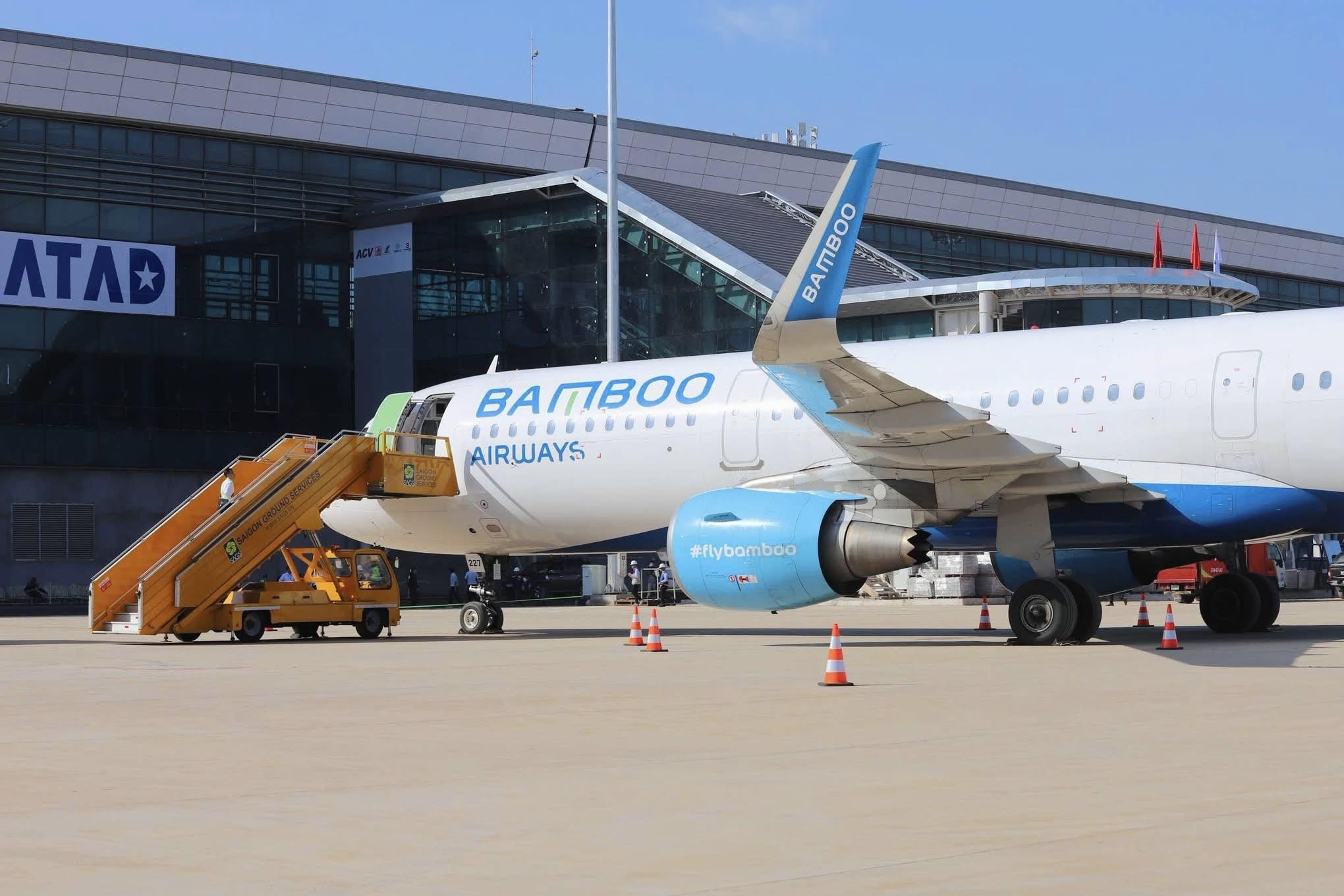 Khoảnh khắc lịch sử: 3 m&aacute;y bay li&ecirc;n tiếp 'ch&agrave;o s&acirc;n', s&acirc;n bay 16 tỷ USD gia nhập bản đồ h&agrave;ng kh&ocirc;ng to&agrave;n cầu - Ảnh 10.