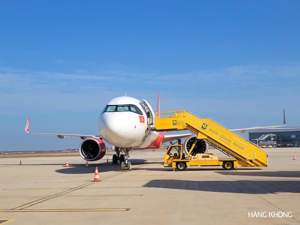 Khoảnh khắc lịch sử: 3 m&aacute;y bay li&ecirc;n tiếp 'ch&agrave;o s&acirc;n', s&acirc;n bay 16 tỷ USD gia nhập bản đồ h&agrave;ng kh&ocirc;ng to&agrave;n cầu - Ảnh 8.