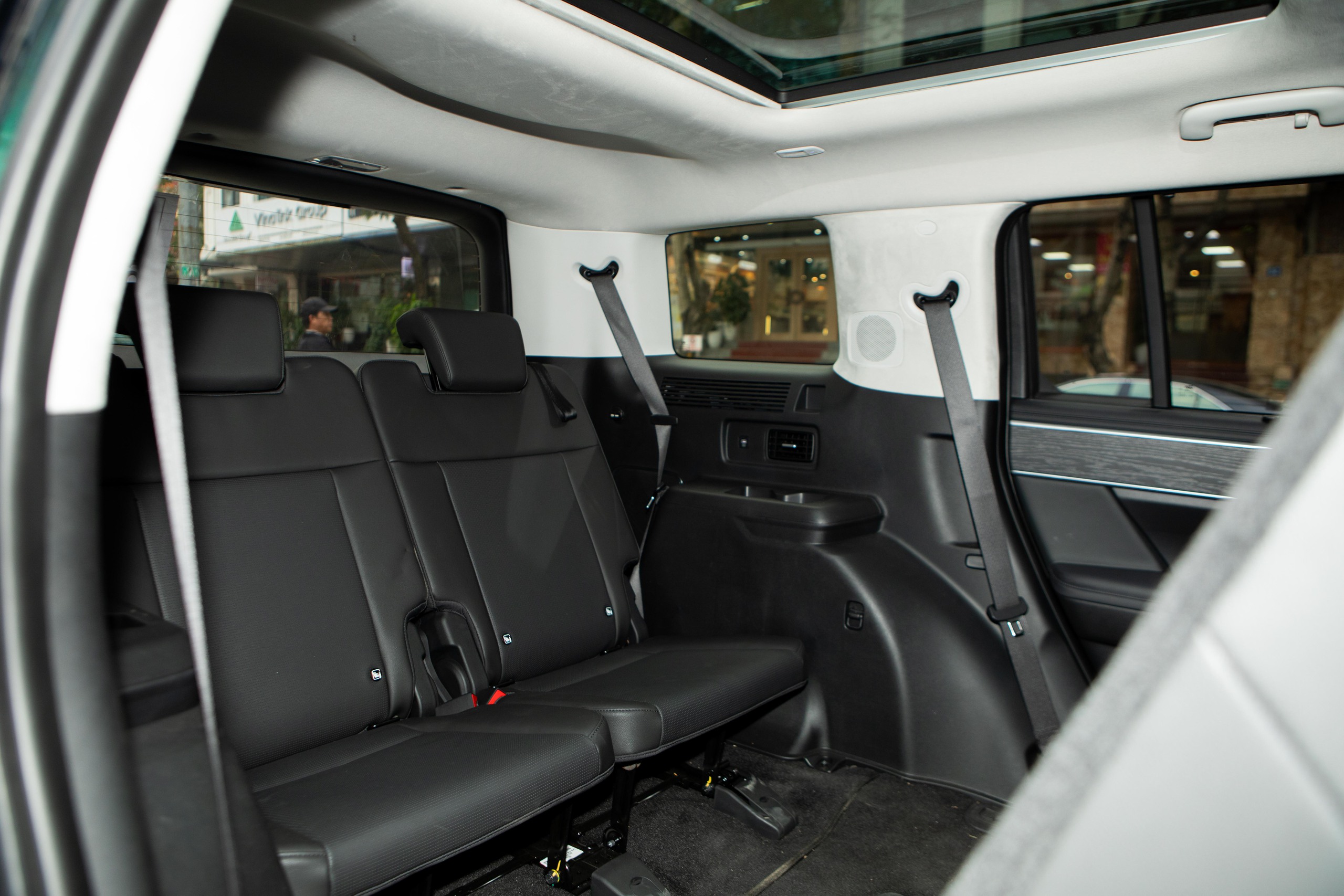 Đây là bốn điểm “ăn tiền” trên Hyundai Santa Fe Hybrid vừa ra mắt: Một thứ không xe nào có - Ảnh 2.