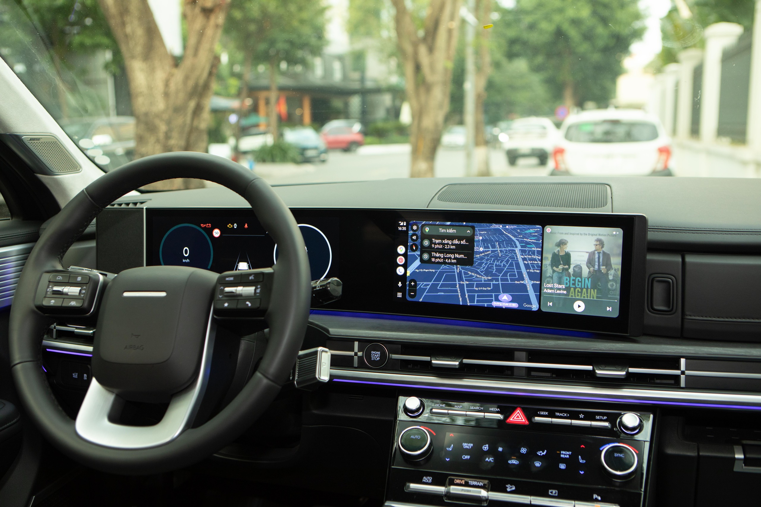 Đây là bốn điểm “ăn tiền” trên Hyundai Santa Fe Hybrid vừa ra mắt: Một thứ không xe nào có - Ảnh 3.