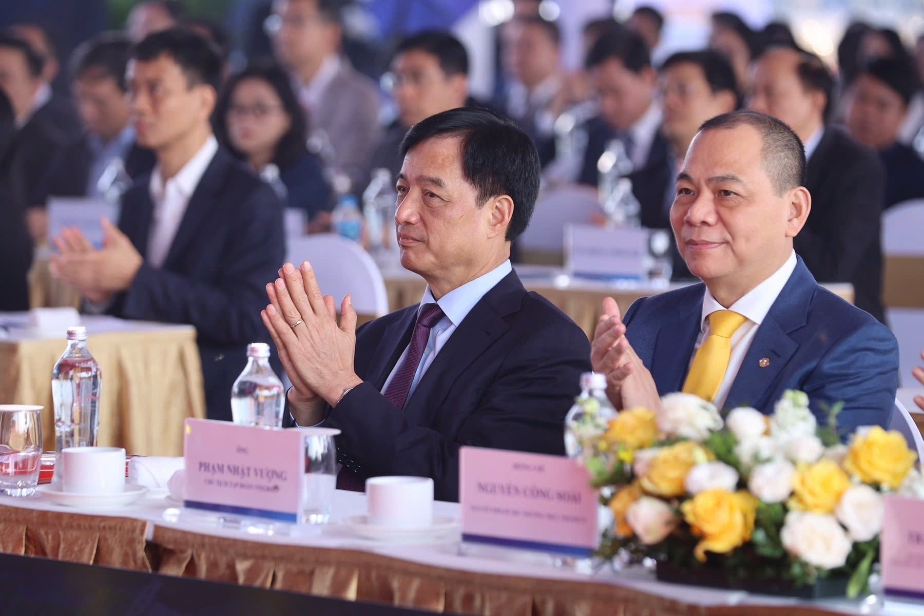 Sự kiện lịch sử của Tập đo&agrave;n tỷ ph&uacute; Phạm Nhật Vượng: 11 dự &aacute;n to&agrave;n quốc ch&iacute;nh thức khởi động, khai trương