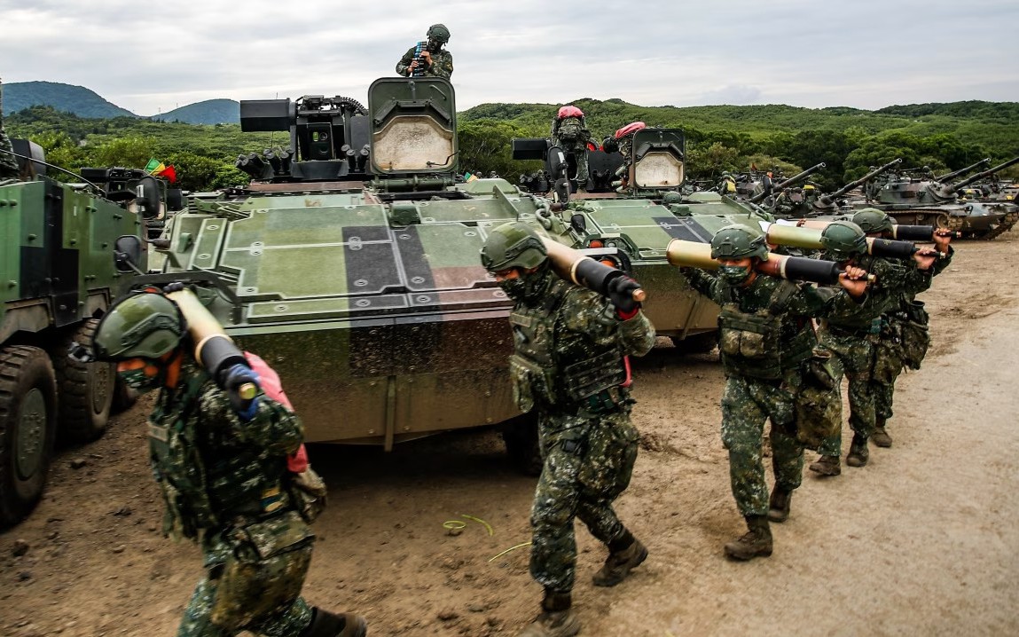 Tổng thống Mỹ k&yacute; g&oacute;i chi ti&ecirc;u gần 1 ngh&igrave;n tỷ USD cho quốc ph&ograve;ng - Ảnh 2.