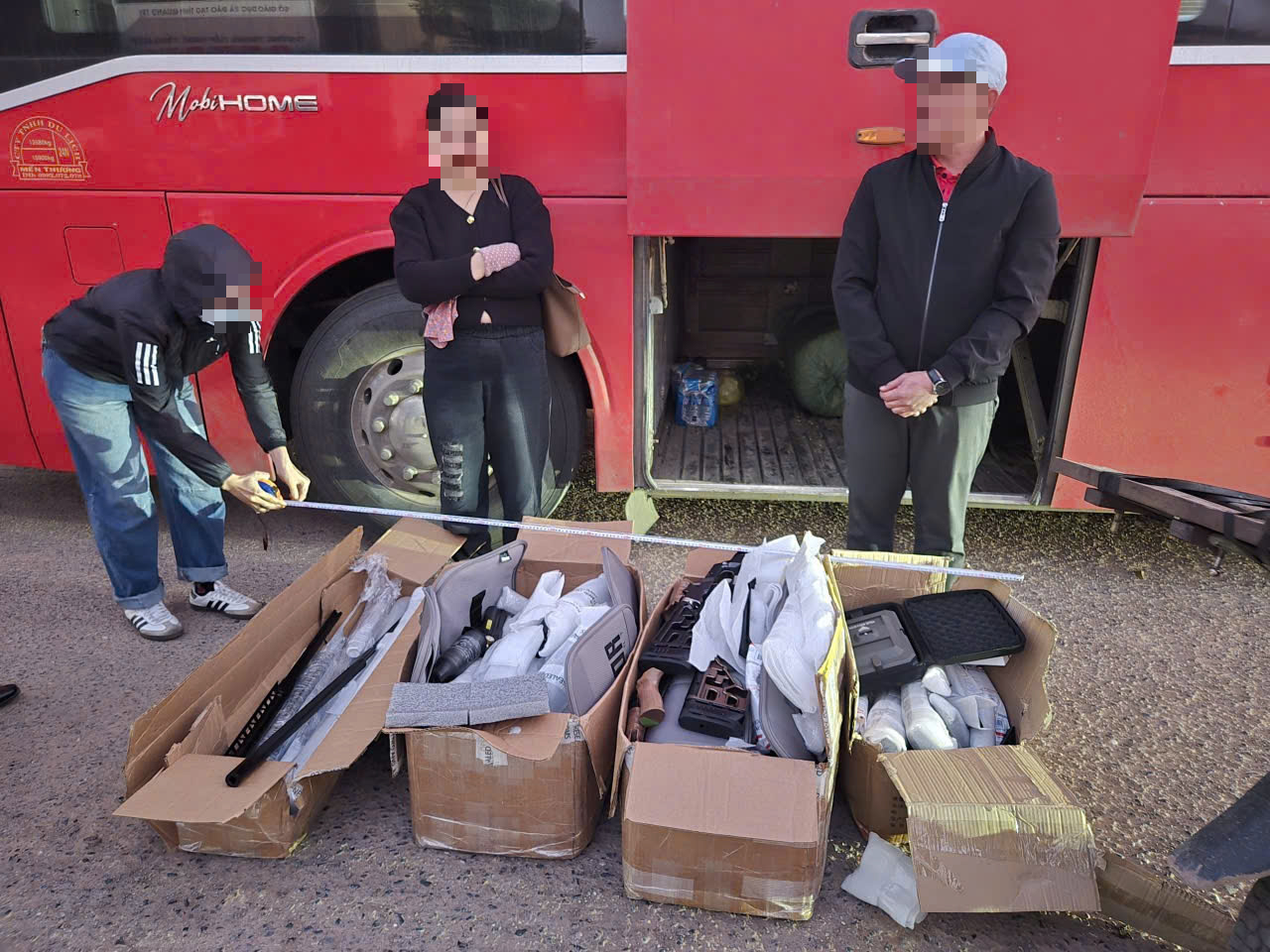 Phát hiện vụ vận chuyển linh kiện súng trái phép lớn tại Quảng Trị - Ảnh 2. Phát hiện vụ vận chuyển linh kiện súng trái phép lớn tại Quảng Trị - Ảnh 2.