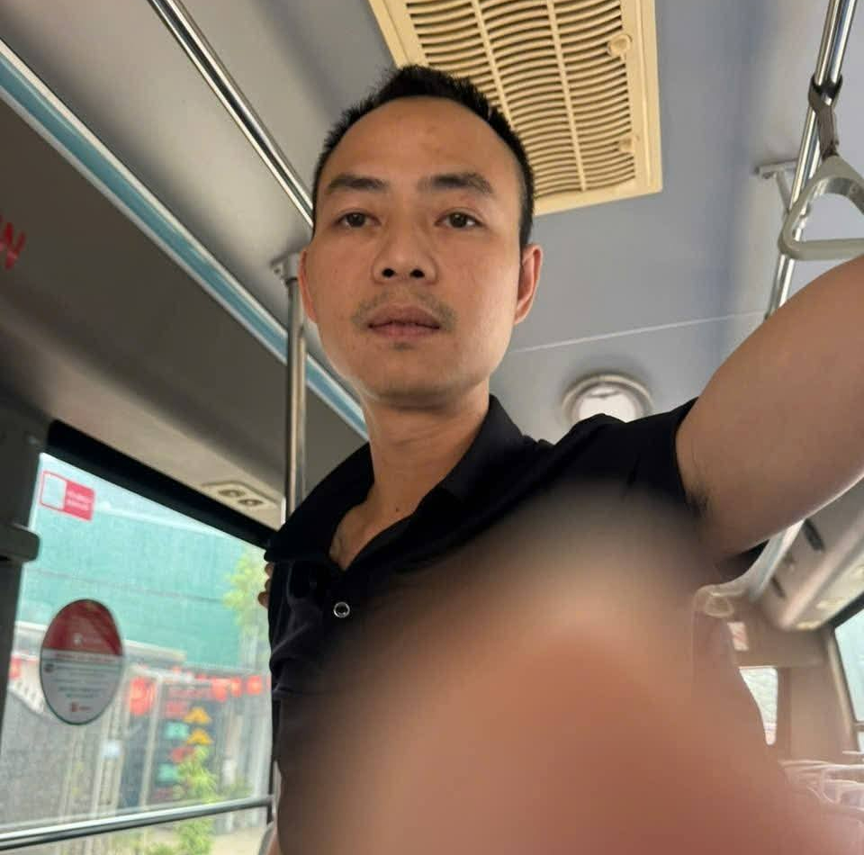 Cảnh s&aacute;t truy t&igrave;m đối tượng h&agrave;nh hung d&atilde; man t&agrave;i xế xe bu&yacute;t - Ảnh 1.