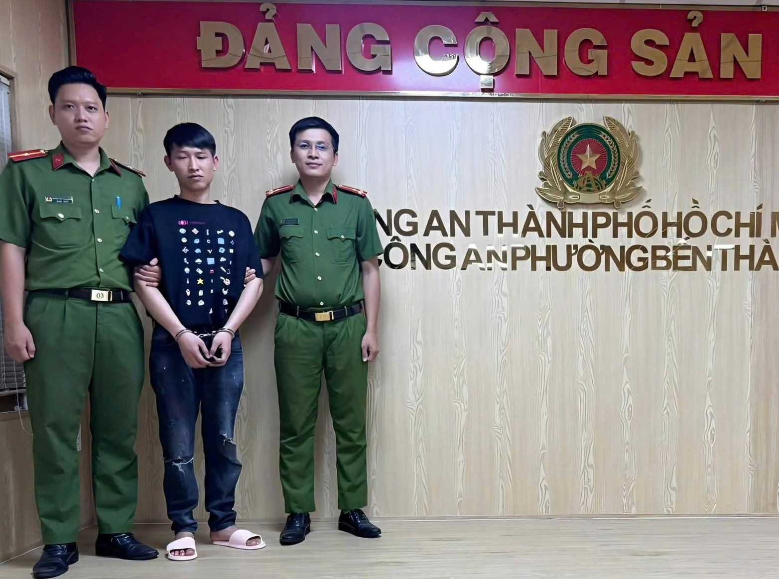 2 Kẻ bị truy n&atilde; bị bắt ở TPHCM: Diễn biến ph&aacute;p luật bất ngờ - Ảnh 2.