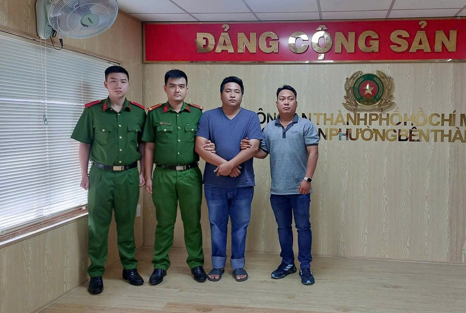 2 Kẻ bị truy n&atilde; bị bắt ở TPHCM: Diễn biến ph&aacute;p luật bất ngờ - Ảnh 1.