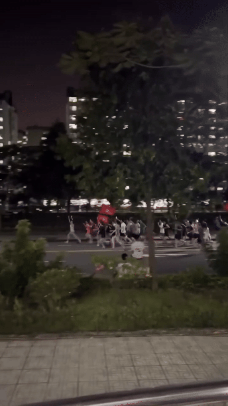 Khung cảnh đ&ecirc;m ở KTX trường ĐH top đầu Việt Nam g&acirc;y cho&aacute;ng- Ảnh 2.