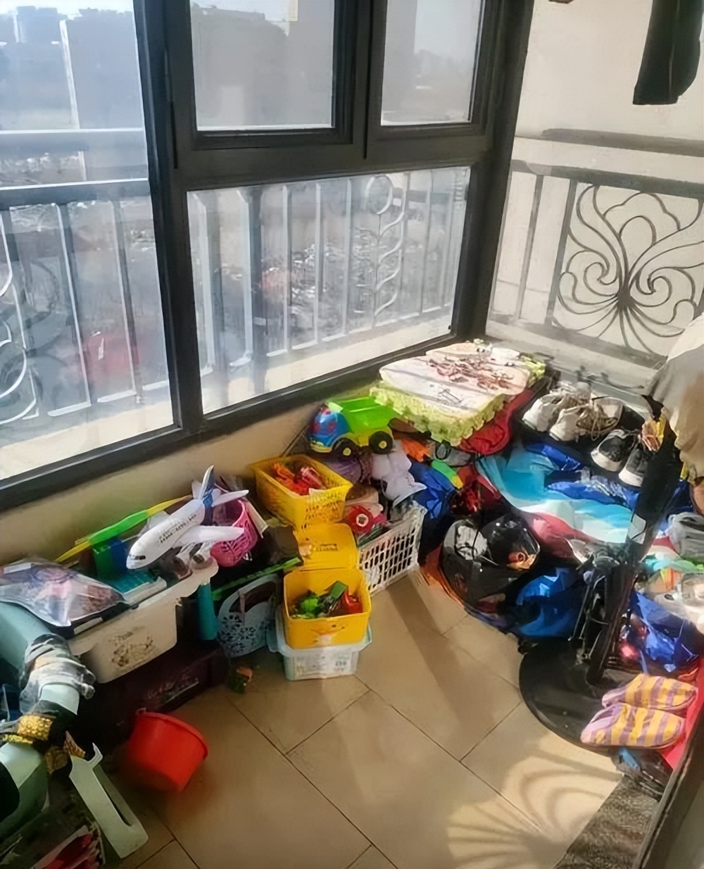 6 m&oacute;n đồ cũ khiến nh&agrave; lu&ocirc;n bừa bộn, v&iacute; tiền "tụt năng lượng": Ngh&egrave;o đến đ&acirc;u cũng n&ecirc;n bỏ ngay - Ảnh 6.