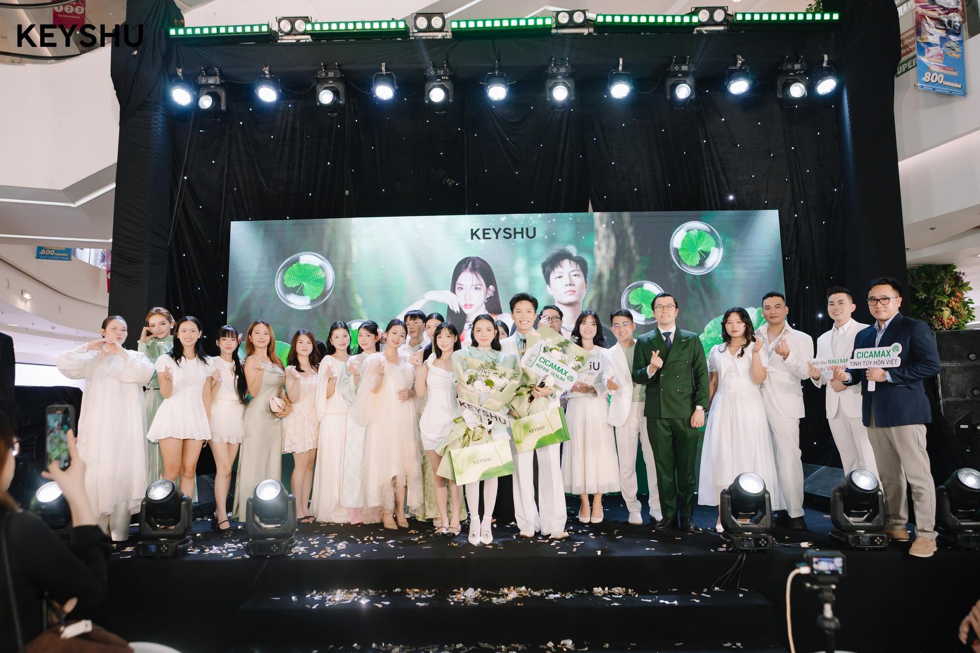 Màn kết hợp của LyLy - Anh Tú tại sự kiện ra mắt Cicamax Refine Serum - Ảnh 2.