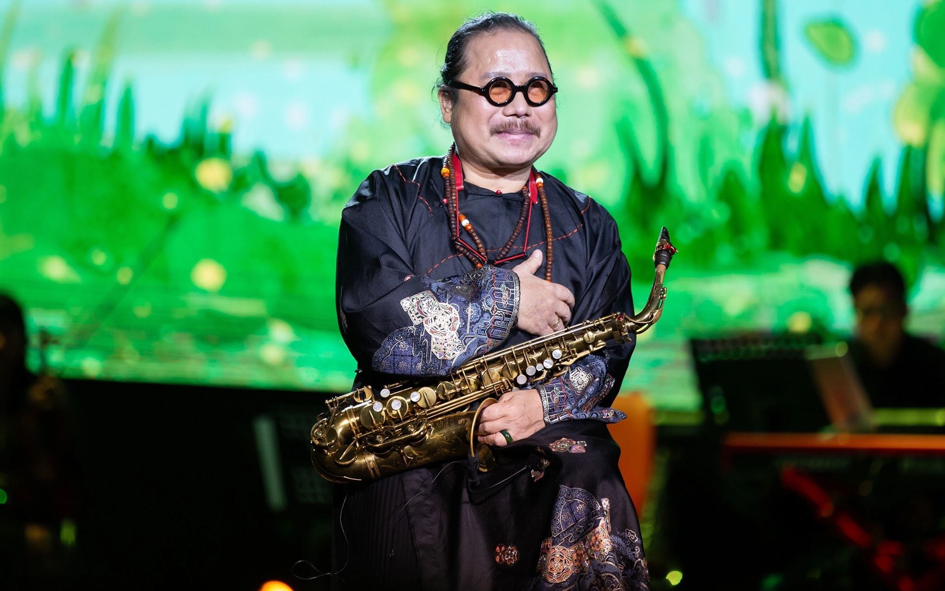 Nam nghệ sĩ 4 lần phẫu thuật n&atilde;o: Cưới b&agrave; x&atilde; xinh đẹp, gọi vợ l&agrave; &ldquo;c&ocirc; ti&ecirc;n&rdquo; của đời m&igrave;nh - Ảnh 1.