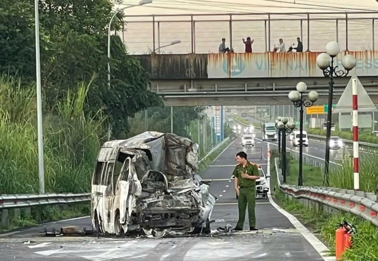 Vụ tai nạn xe cứu thương trên cao tốc: 3 Người tử vong do lạm dụng tín hiệu ưu tiên - Ảnh 1.