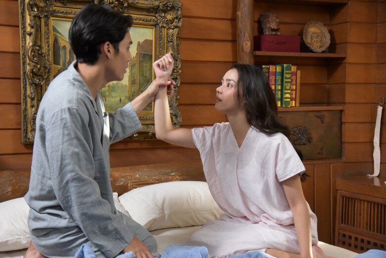 11 giờ đêm người đàn ông đi xe sang liên tục gọi tên tôi, chồng tôi đứng ngồi không yên còn mẹ chồng thì hả hê ra mặt- Ảnh 1.