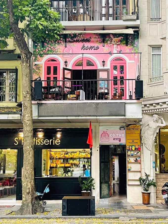 Cuộc sống của Tuấn Hưng trong căn nhà view Hồ Gươm - sân khấu liveshow 0 đồng- Ảnh 2. Cuộc sống của Tuấn Hưng trong căn nhà view Hồ Gươm - sân khấu liveshow 0 đồng- Ảnh 2.