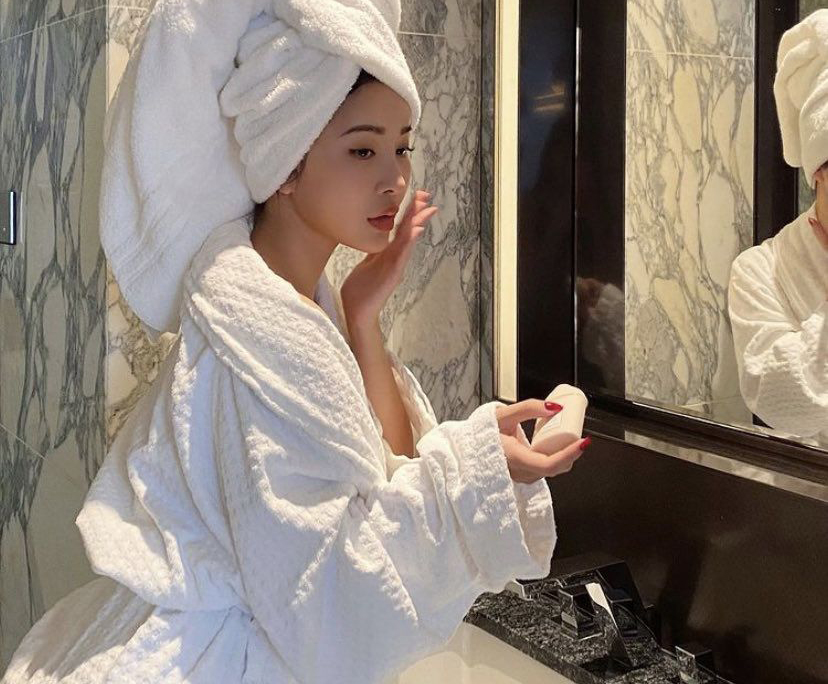 Quá chăm dưỡng da theo kiểu nhiều chị em "tung hô", người phụ nữ trẻ mắc ung thư nội mạc tử cung lúc nào không biết - Ảnh 1.