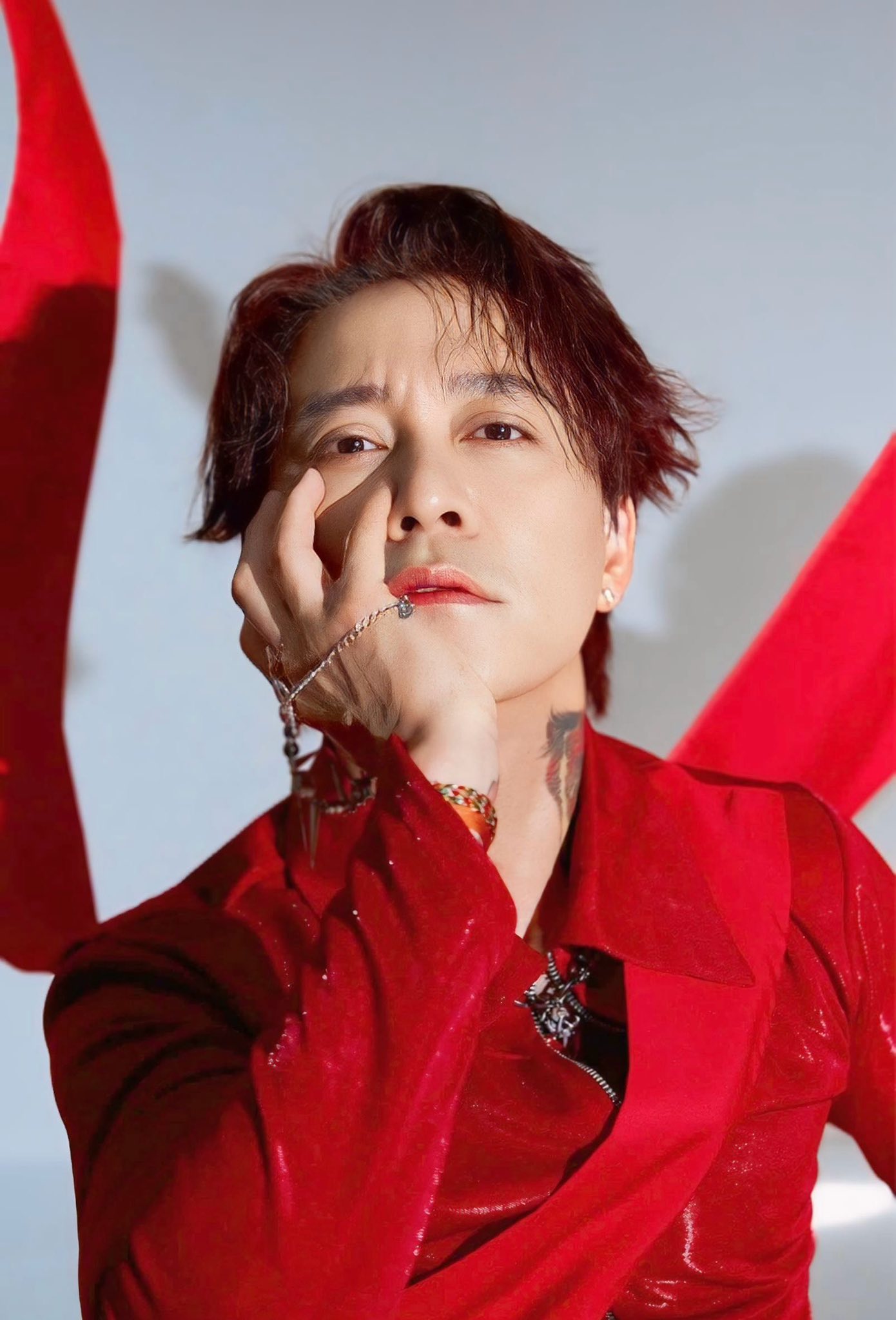 Cuộc sống của Tuấn Hưng trong căn nhà view Hồ Gươm - sân khấu liveshow 0 đồng- Ảnh 1. Cuộc sống của Tuấn Hưng trong căn nhà view Hồ Gươm - sân khấu liveshow 0 đồng- Ảnh 1.