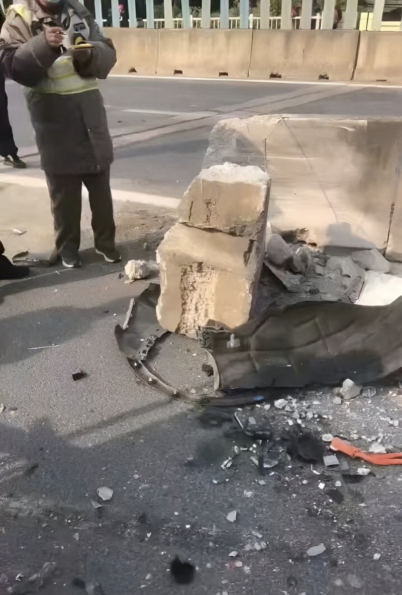 Nio EC6 gây ấn tượng với khả năng bảo vệ pin sau tai nạn nghiêm trọng - Ảnh 4.