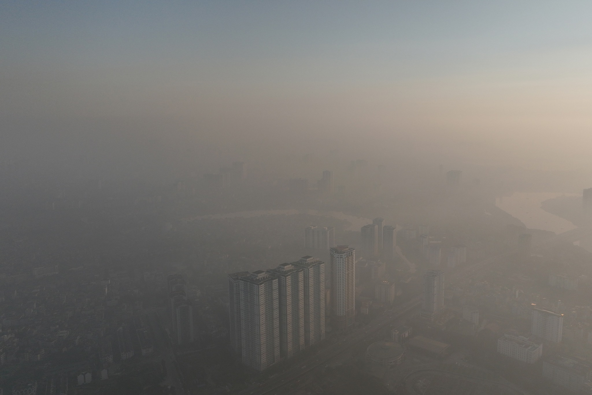 Cận cảnh bộ lọc không khí của một gia đình ở Long Biên: Không ngờ lại đến mức này! - Ảnh 3.