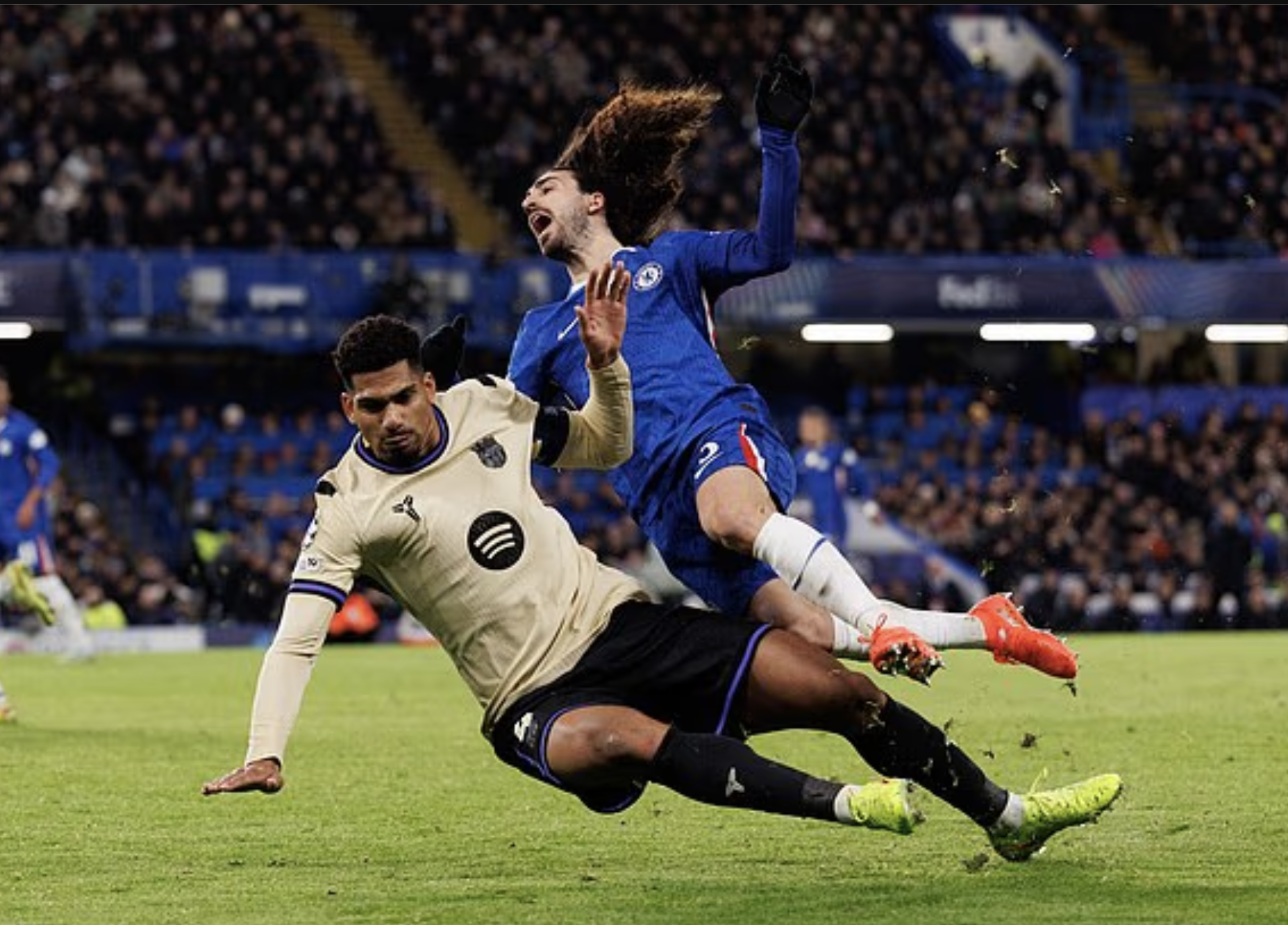 Sao Barcelona được cho nghỉ "vô thời hạn" sau khi nhận thẻ đỏ - Ảnh 2.