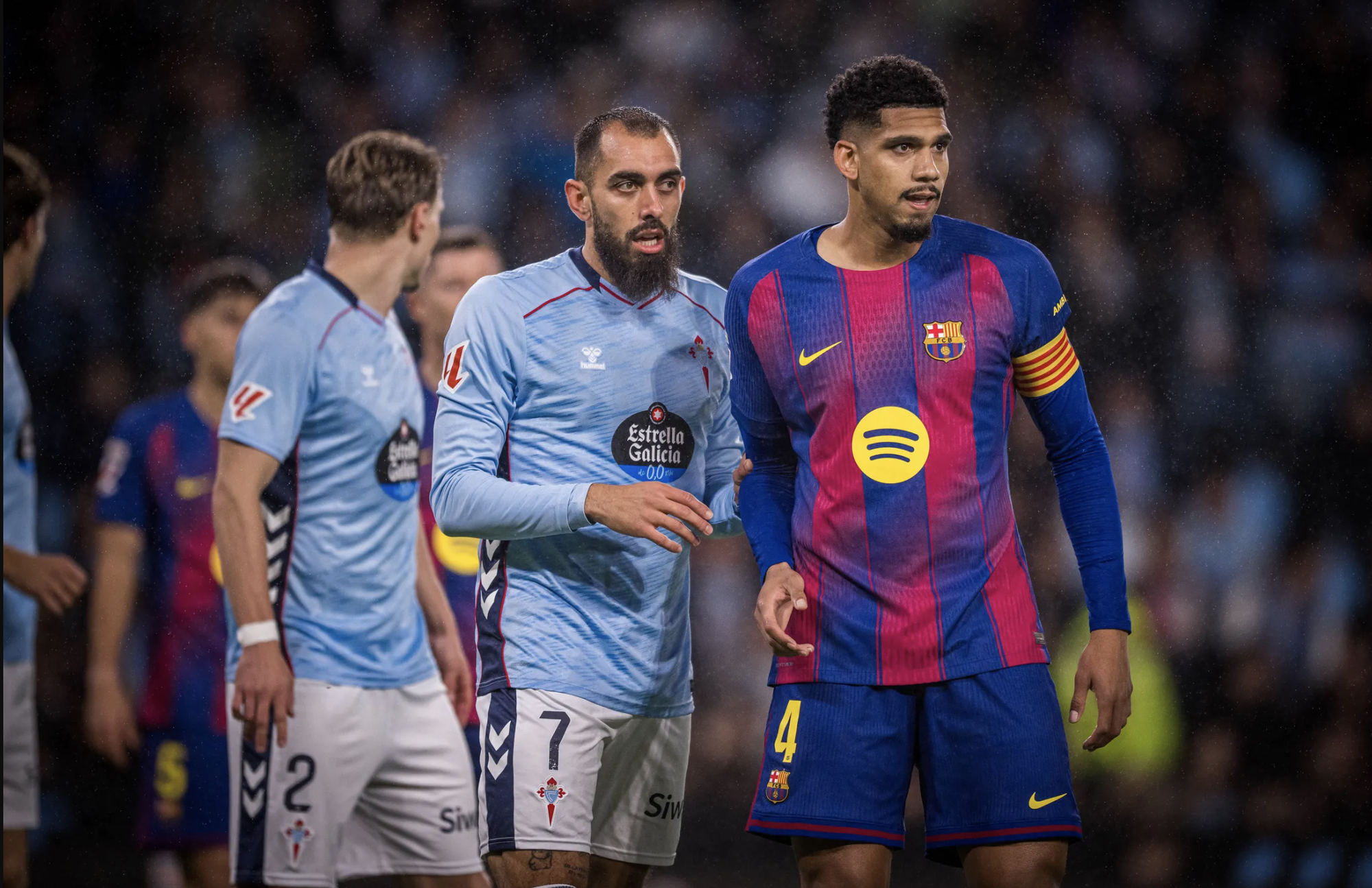 Sao Barcelona được cho nghỉ "vô thời hạn" sau khi nhận thẻ đỏ - Ảnh 1.