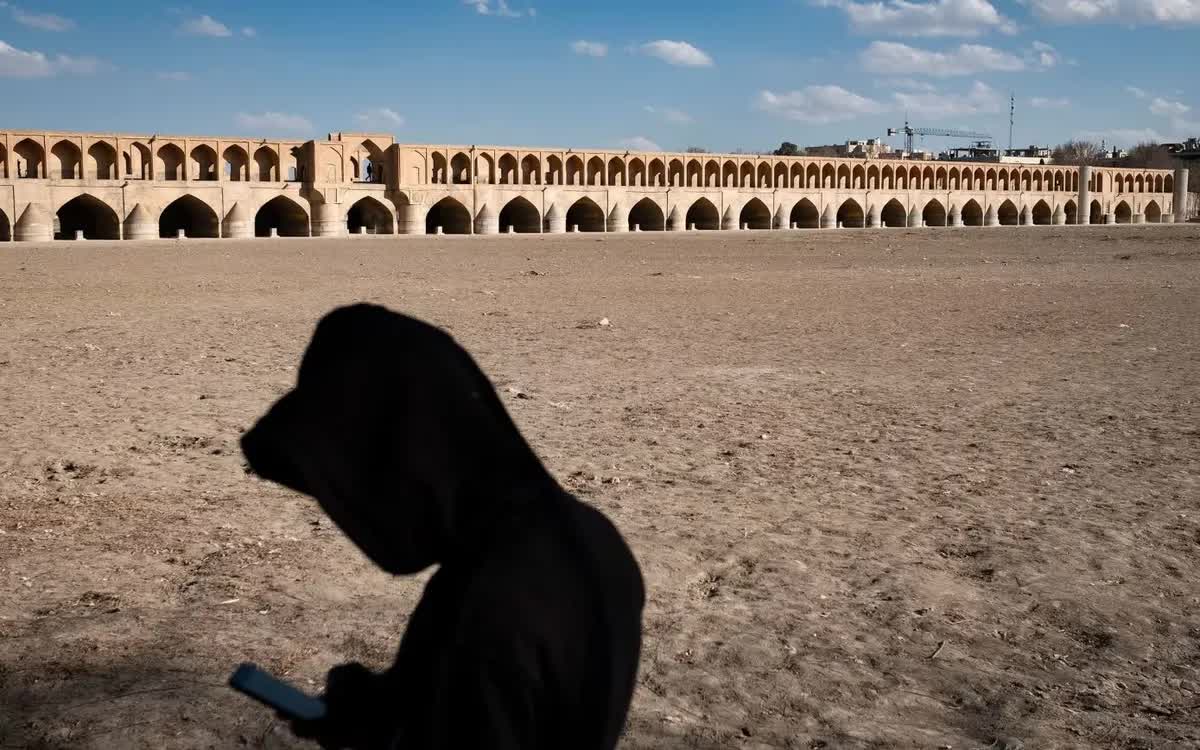 Thủ đô Tehran chìm trong khủng hoảng nước - Ảnh 1.