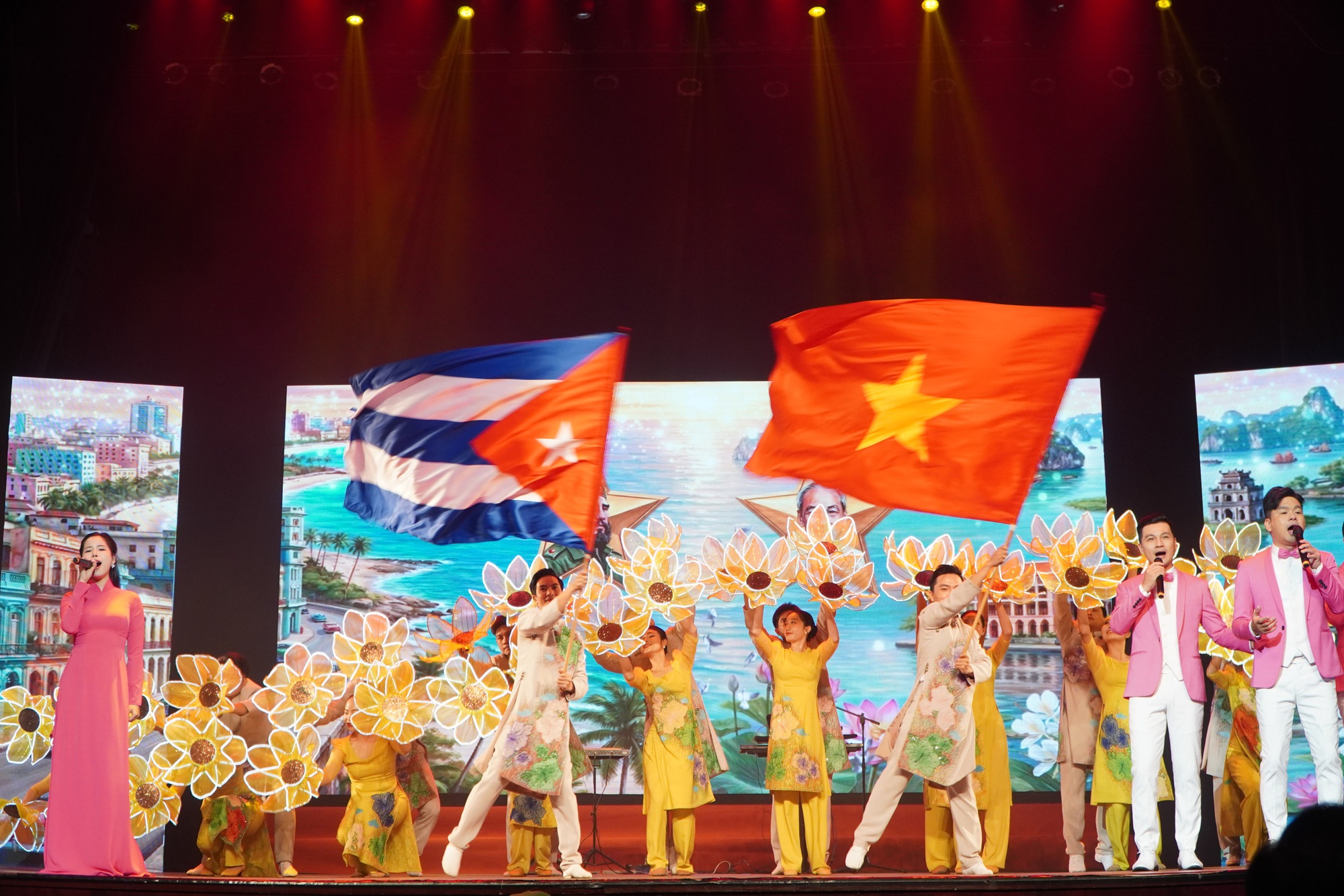 Kỷ niệm 65 năm ngày thiết lập quan hệ ngoại giao giữa Việt Nam và Cuba  - Ảnh 4.