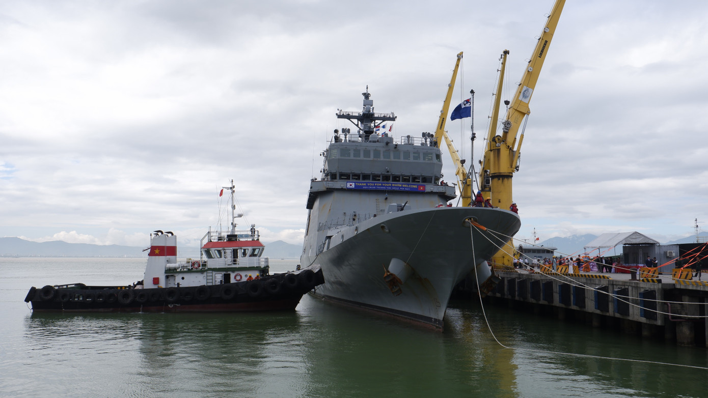 Tàu ROKS Hansando của Hải quân Hàn Quốc thăm Đà Nẵng tăng cường hợp tác quốc phòng - Ảnh 1.