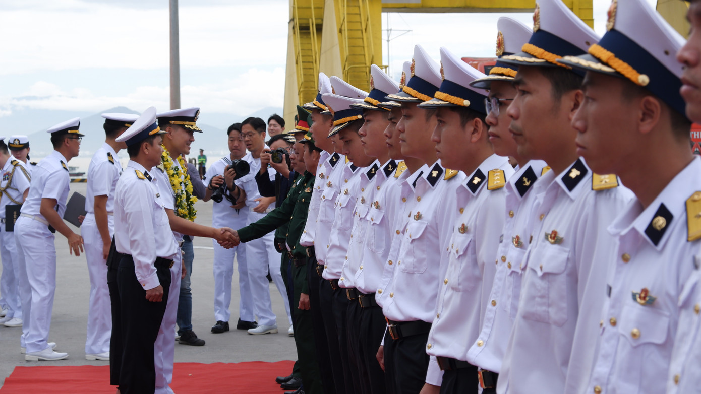 Tàu ROKS Hansando của Hải quân Hàn Quốc thăm Đà Nẵng tăng cường hợp tác quốc phòng - Ảnh 5.