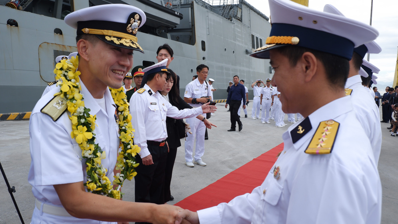 Tàu ROKS Hansando của Hải quân Hàn Quốc thăm Đà Nẵng tăng cường hợp tác quốc phòng - Ảnh 4.