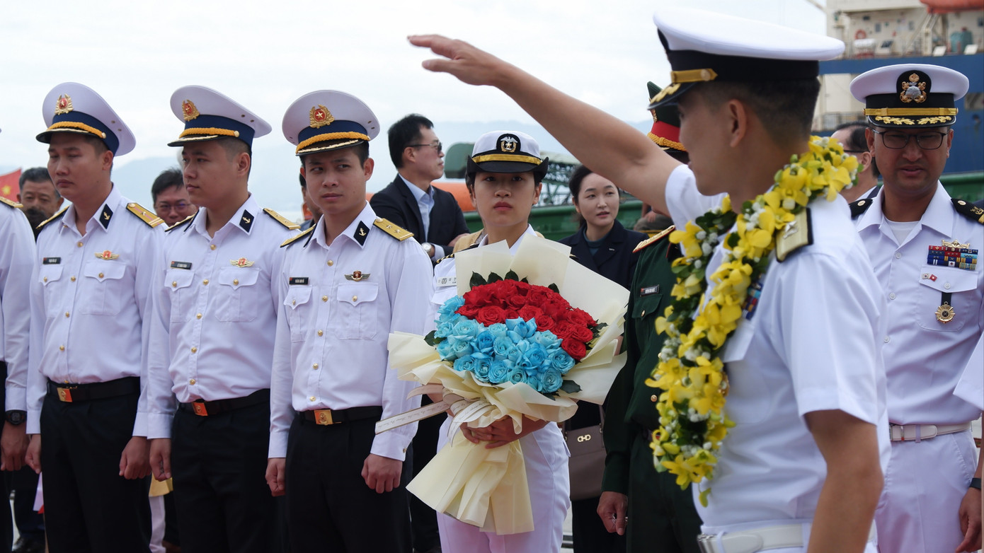 Tàu ROKS Hansando của Hải quân Hàn Quốc thăm Đà Nẵng tăng cường hợp tác quốc phòng - Ảnh 2.