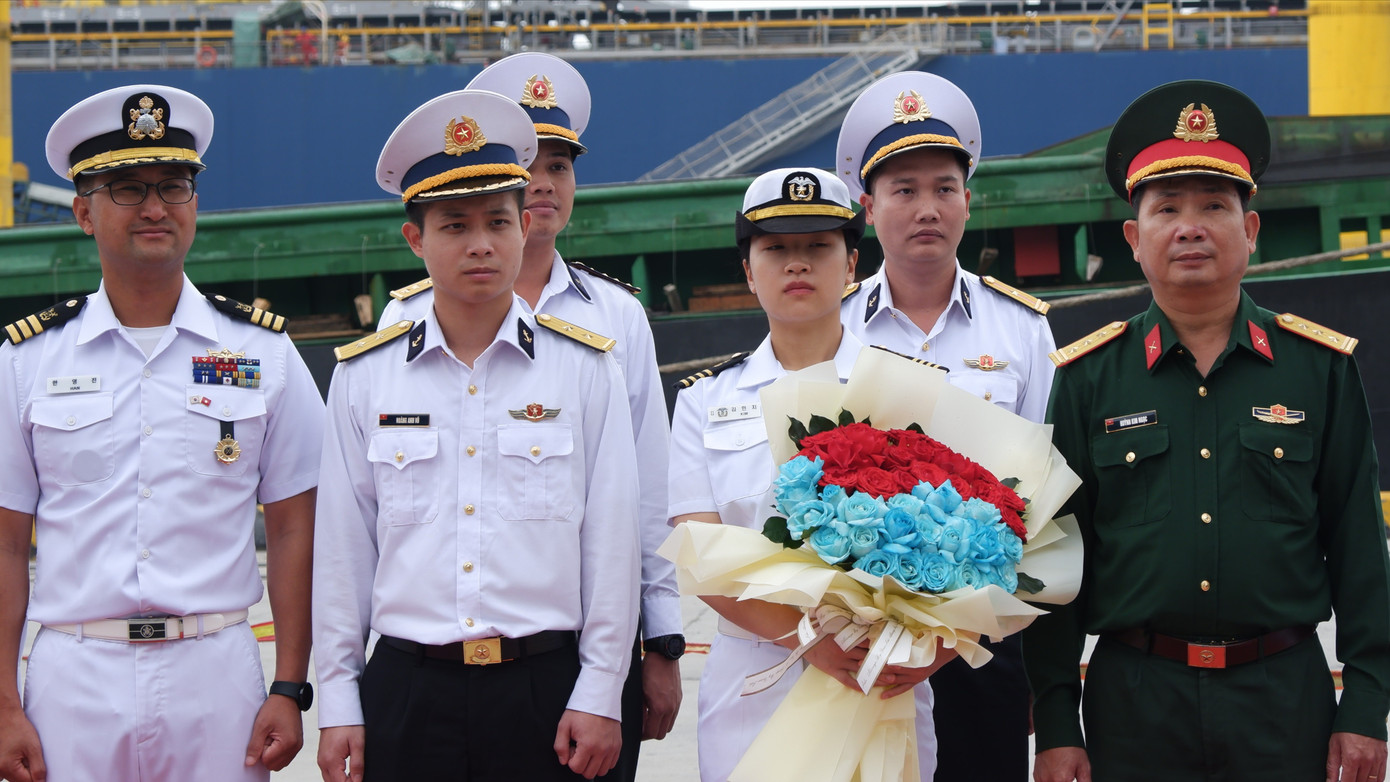 Tàu ROKS Hansando của Hải quân Hàn Quốc thăm Đà Nẵng tăng cường hợp tác quốc phòng - Ảnh 3.