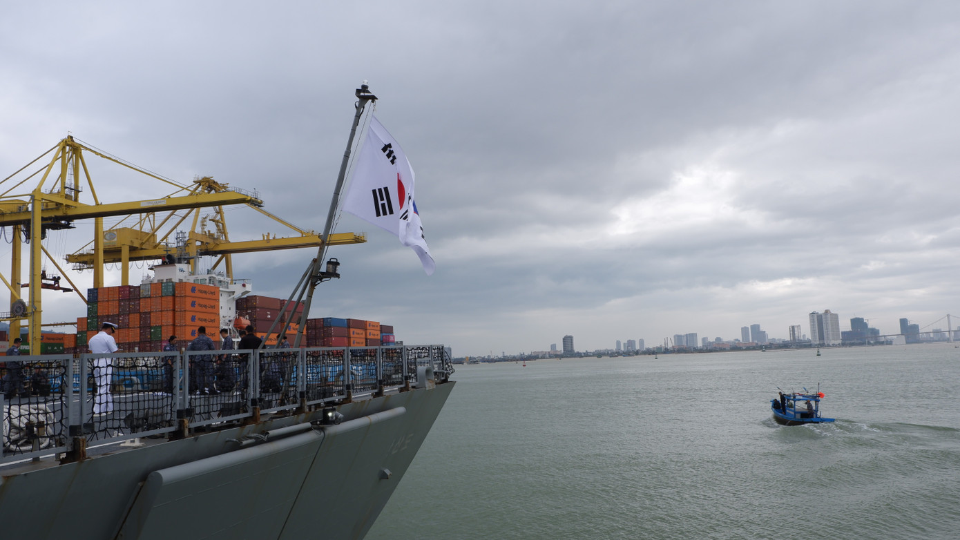 Tàu ROKS Hansando của Hải quân Hàn Quốc thăm Đà Nẵng tăng cường hợp tác quốc phòng - Ảnh 11.