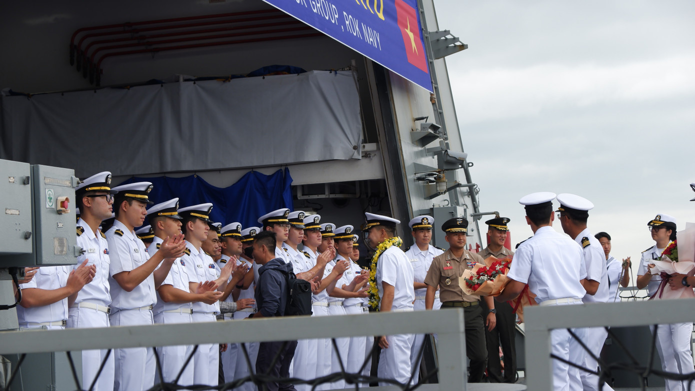 Tàu ROKS Hansando của Hải quân Hàn Quốc thăm Đà Nẵng tăng cường hợp tác quốc phòng - Ảnh 12.